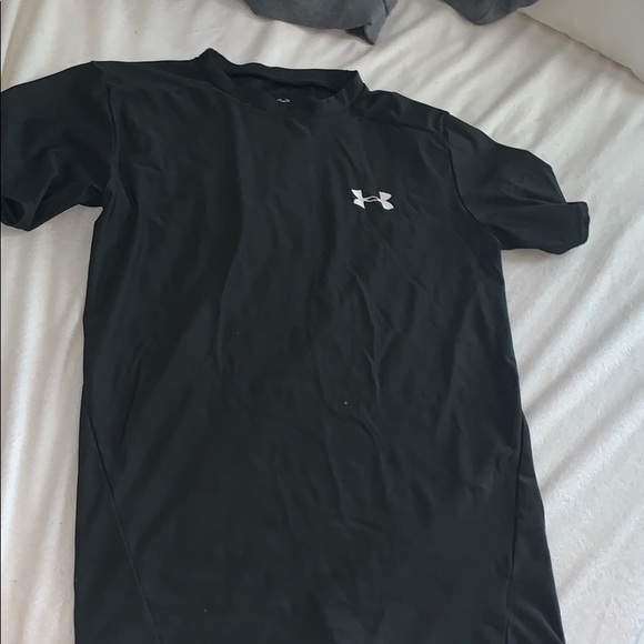 Dry fit Under Armour Shirt - Picture 2 of 2